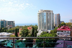 Трехкомнатная квартира с видом на море в Сочи